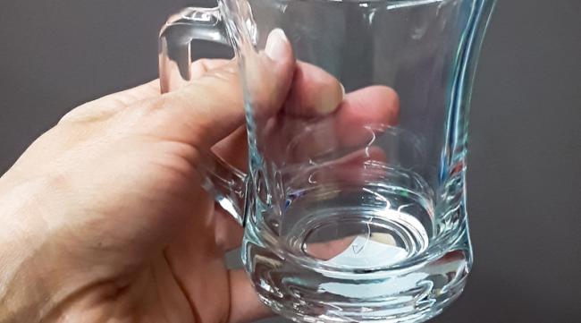 玻璃杯接热水烫手怎么办