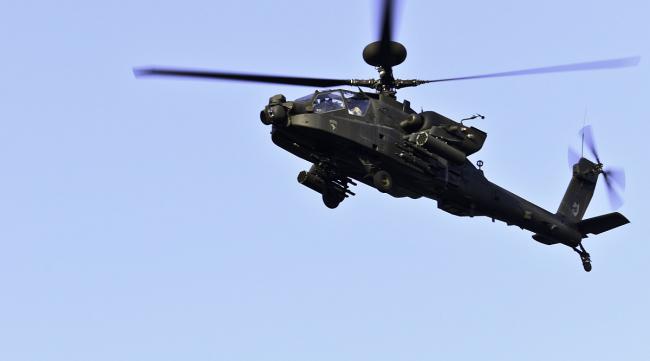 美国黑鹰直升机和阿帕奇直升机有什么区别