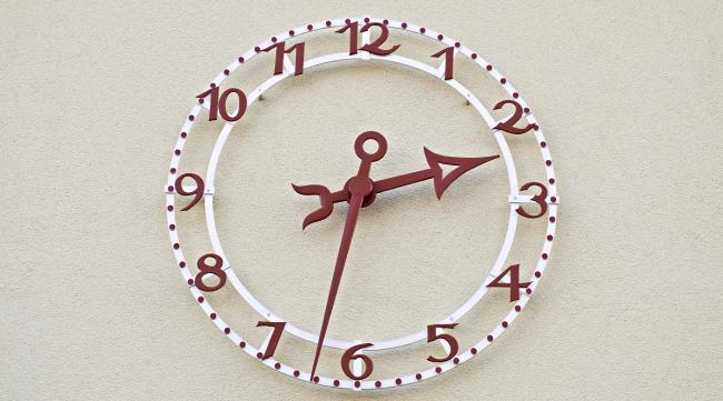 手工做钟表如何固定时针和分针