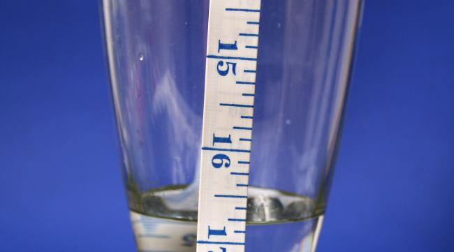 一天喝多少毫升水正常吗