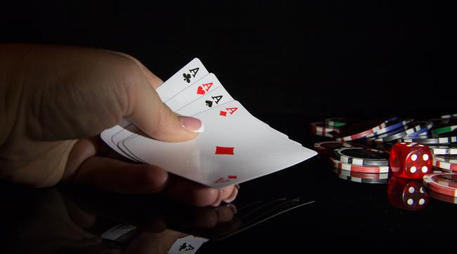 怎么用扑克牌变魔术 简单