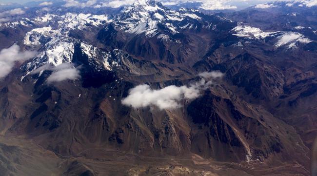 喜马拉雅山脉是平原吗