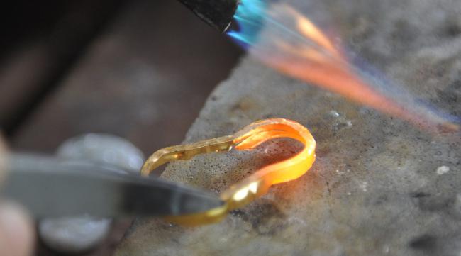 松香在焊锡里起到什么作用