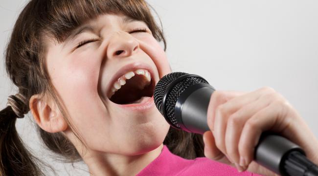 唱歌时如何放松牙关节