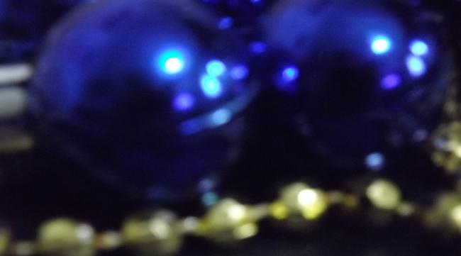 海水珍珠在紫光灯下有反应吗