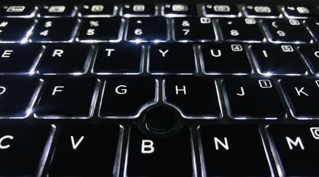 小米电脑键盘怎么发光的