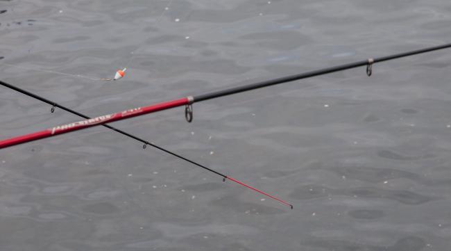 7.3米鱼竿能单手抛吗