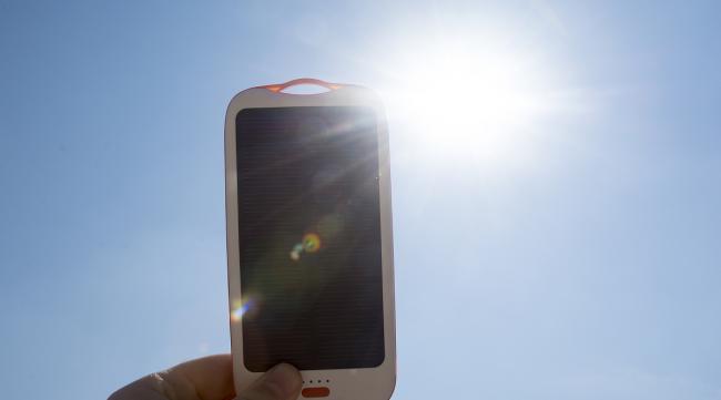 手机在太阳光拍照数字看不清怎么办