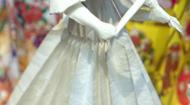 怎么用卫生纸给娃娃做裙子