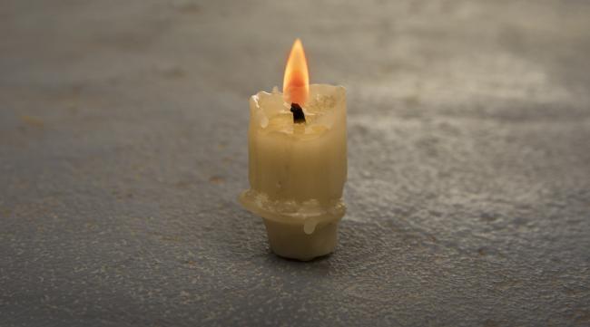 扫墓用的蜡烛应该是什么颜色的呢