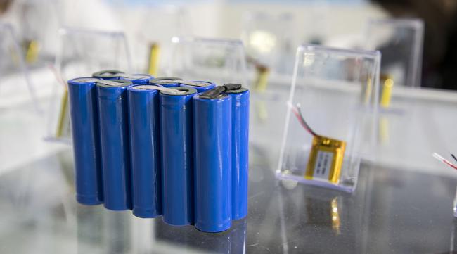 三元锂电池与超能电池相比如何