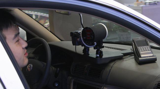 行车记录仪带倒车影像怎么安装