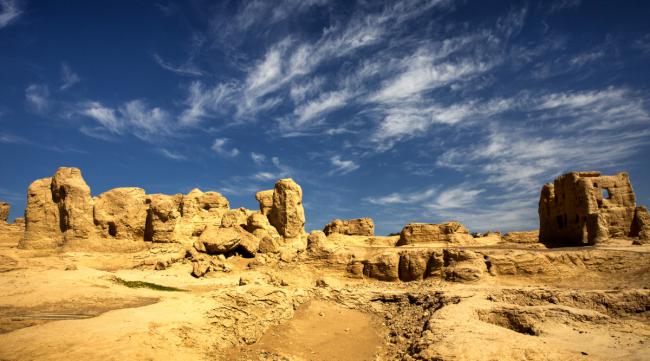 中国沙漠里的古国遗址