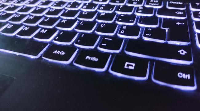 带光的键盘怎么全亮屏
