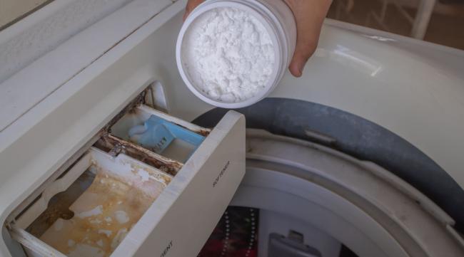 在洗衣机里怎么放消毒液呢