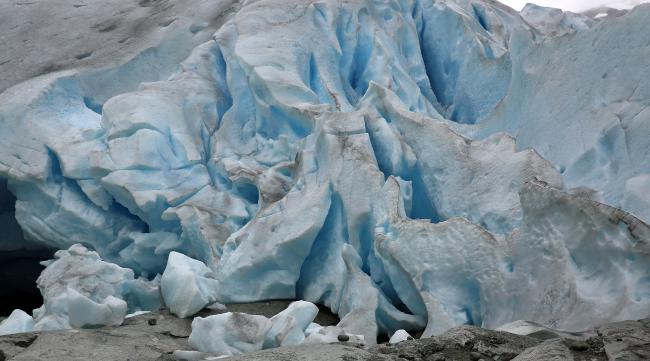 冰川是如何推动巨石的