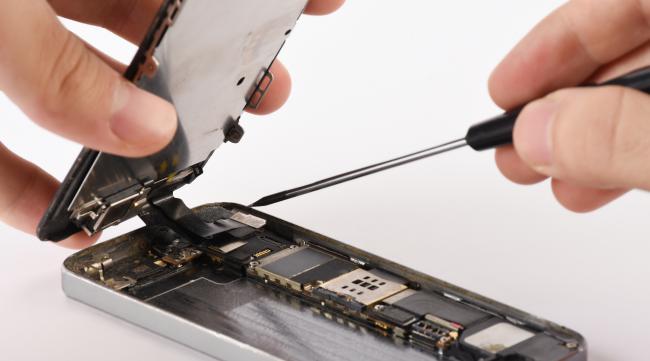 如何把苹果手机拆开后盖