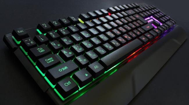 战神z7键盘能自动变色吗