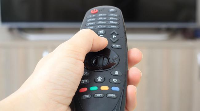 电视是怎样接收遥控器的信号的呢