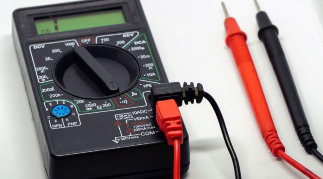 万能表怎么测电闸电流的