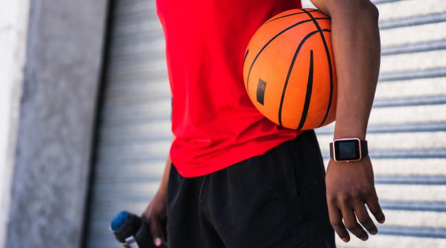专业篮球运动员用的装备叫什么