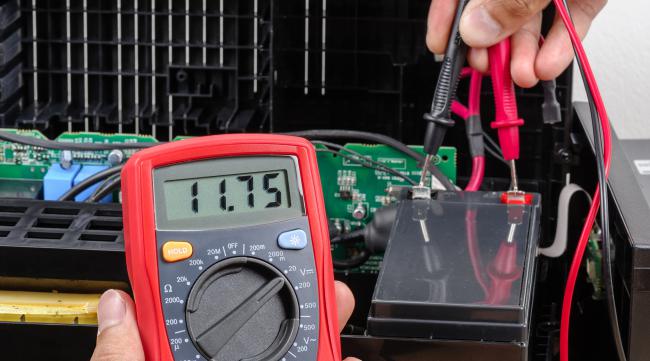 怎样测量蓄电池电压