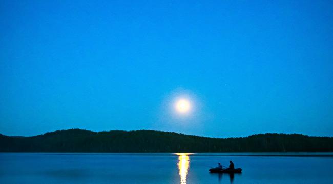 月光 湖面 怎么拍好看