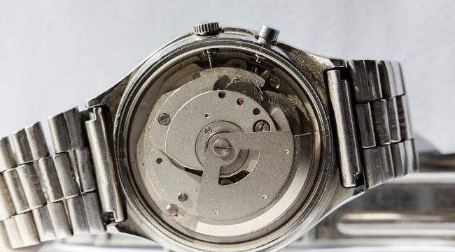 日本精工石英手表如何调日期的