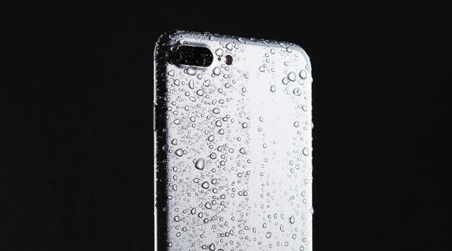 透明手机壳与手机之间有水渍怎么办
