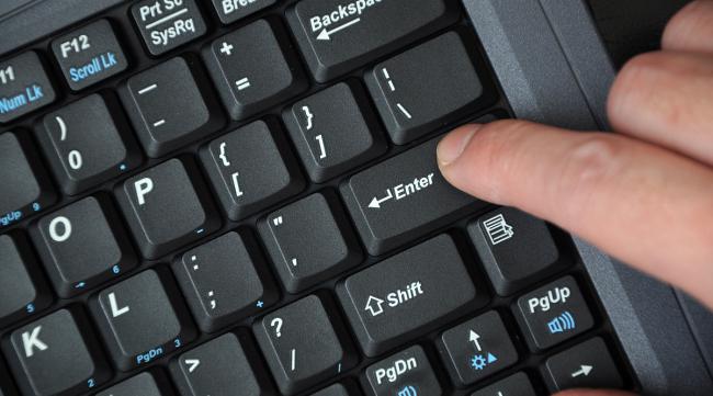 笔记本电脑键盘按钮怎么装