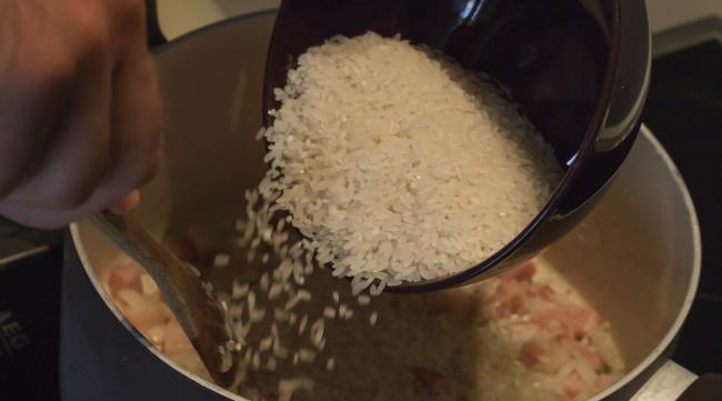 饭店大电饭锅煮大米的方法