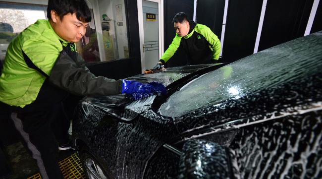 怎么到正规洗车店洗车呢
