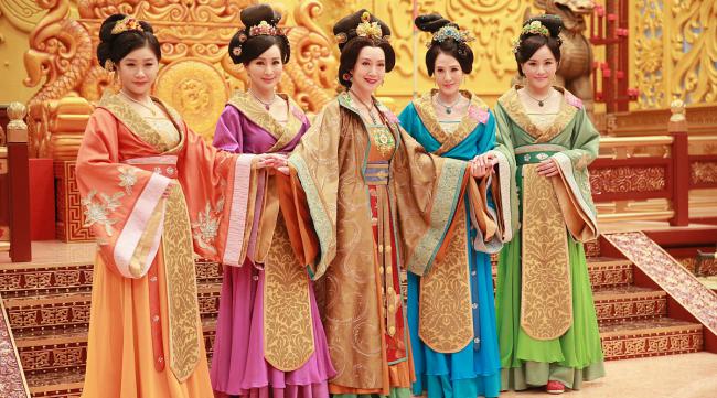 唐朝皇后妃子的服饰是什么样的呢