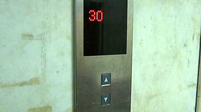 电梯门不会完全打开要怎么调节