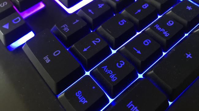狼蛛机械键盘怎么调彩色灯光