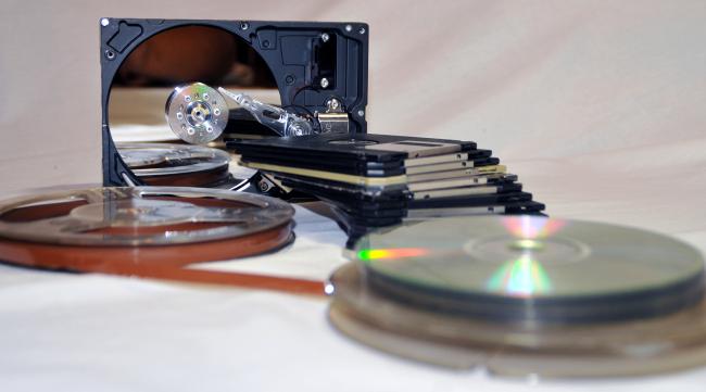 硬盘与光盘存储原理的不同点