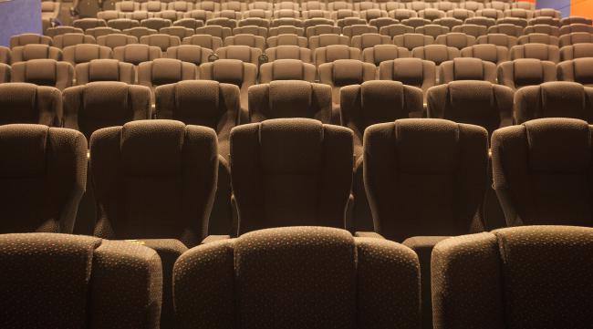 如何在电影院大小影厅选座位呢