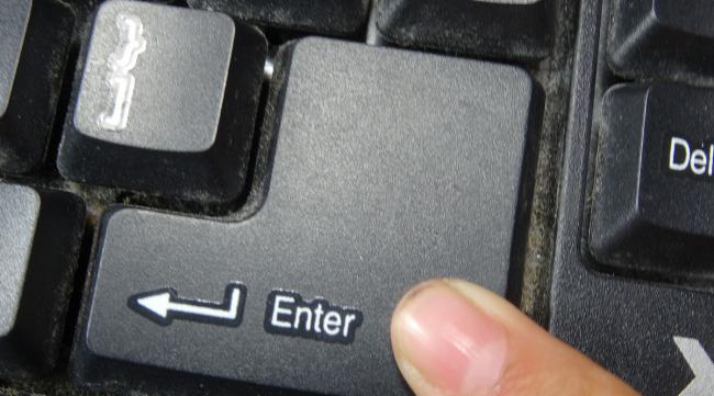 笔记本键盘带开关怎么短接开机呢