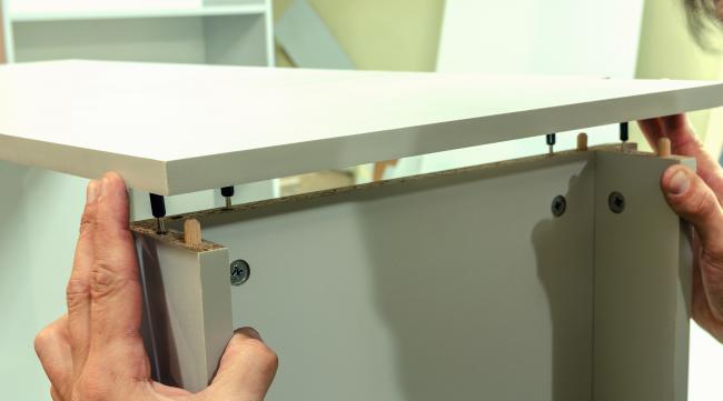 电脑桌的抽屉的滑道怎么安装