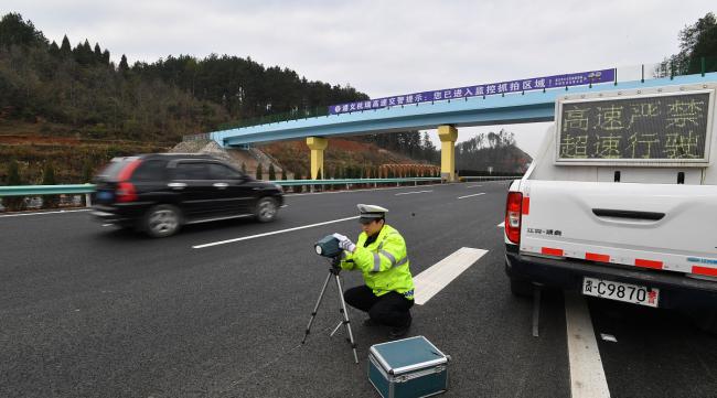 高速公路摄像头测速是怎么测速的