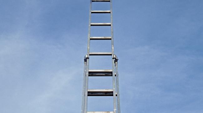 爬梯子的技巧和方法图片