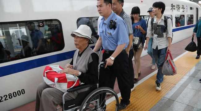 残疾人坐火车提前多长时间进站候车